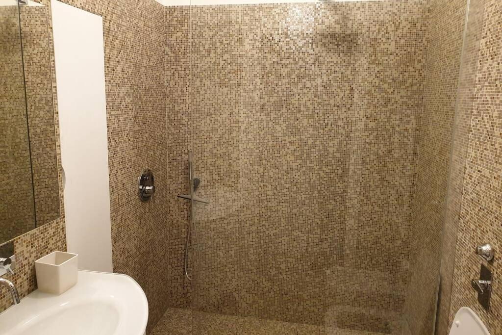 מילאנו Your Lovely Home, Porta Venezia-1 Queen Bed, 3 Single Beds, 1 Sofa Bed- מראה חיצוני תמונה