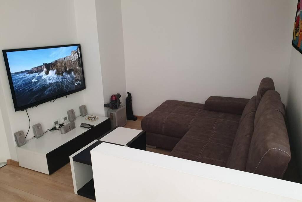 מילאנו Your Lovely Home, Porta Venezia-1 Queen Bed, 3 Single Beds, 1 Sofa Bed- מראה חיצוני תמונה