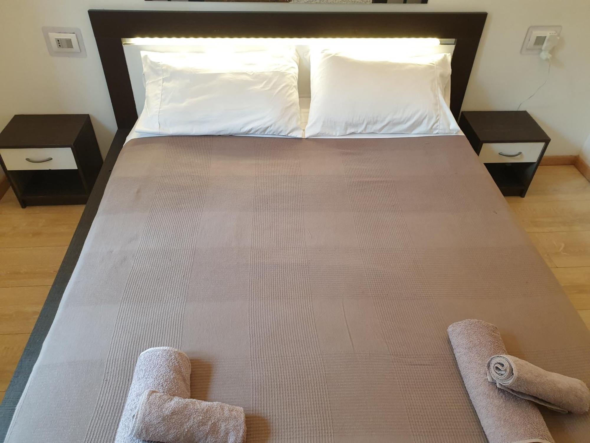 מילאנו Your Lovely Home, Porta Venezia-1 Queen Bed, 3 Single Beds, 1 Sofa Bed- מראה חיצוני תמונה
