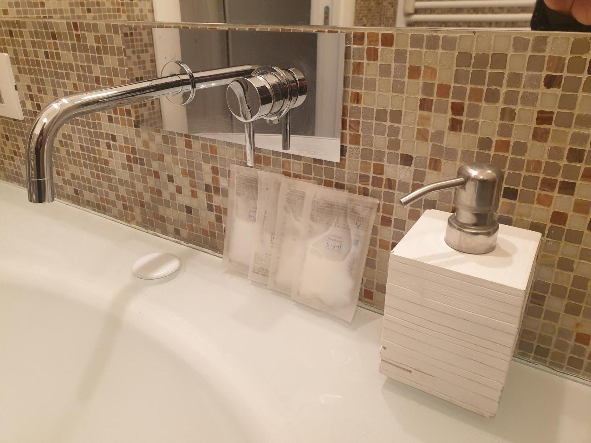 מילאנו Your Lovely Home, Porta Venezia-1 Queen Bed, 3 Single Beds, 1 Sofa Bed- מראה חיצוני תמונה
